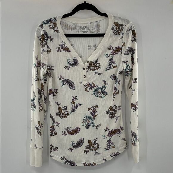 Time and Tru Tops - 3For$20 Time and Tru Cream Floral Long Sleeve Henley size: M